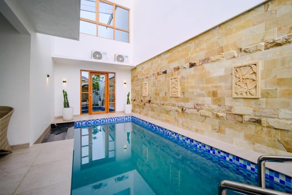 Swimming pool, Swimming pool