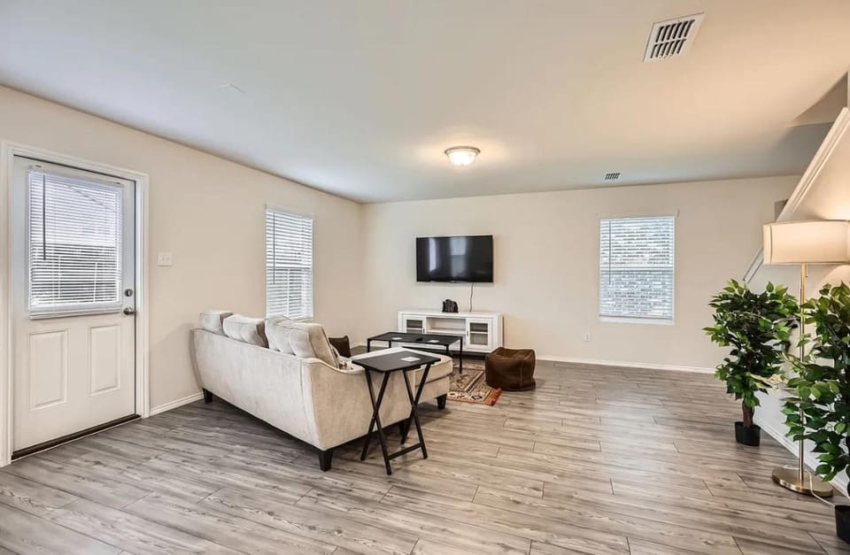 Modern Retreat with Private Office House in Mesquite