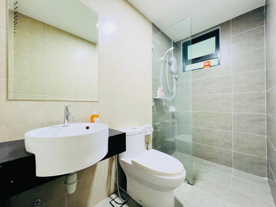 Shower, Toilet, Bathroom