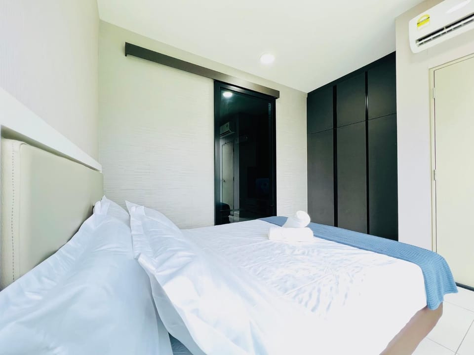Bed, Bedroom, wardrobe, air conditioner