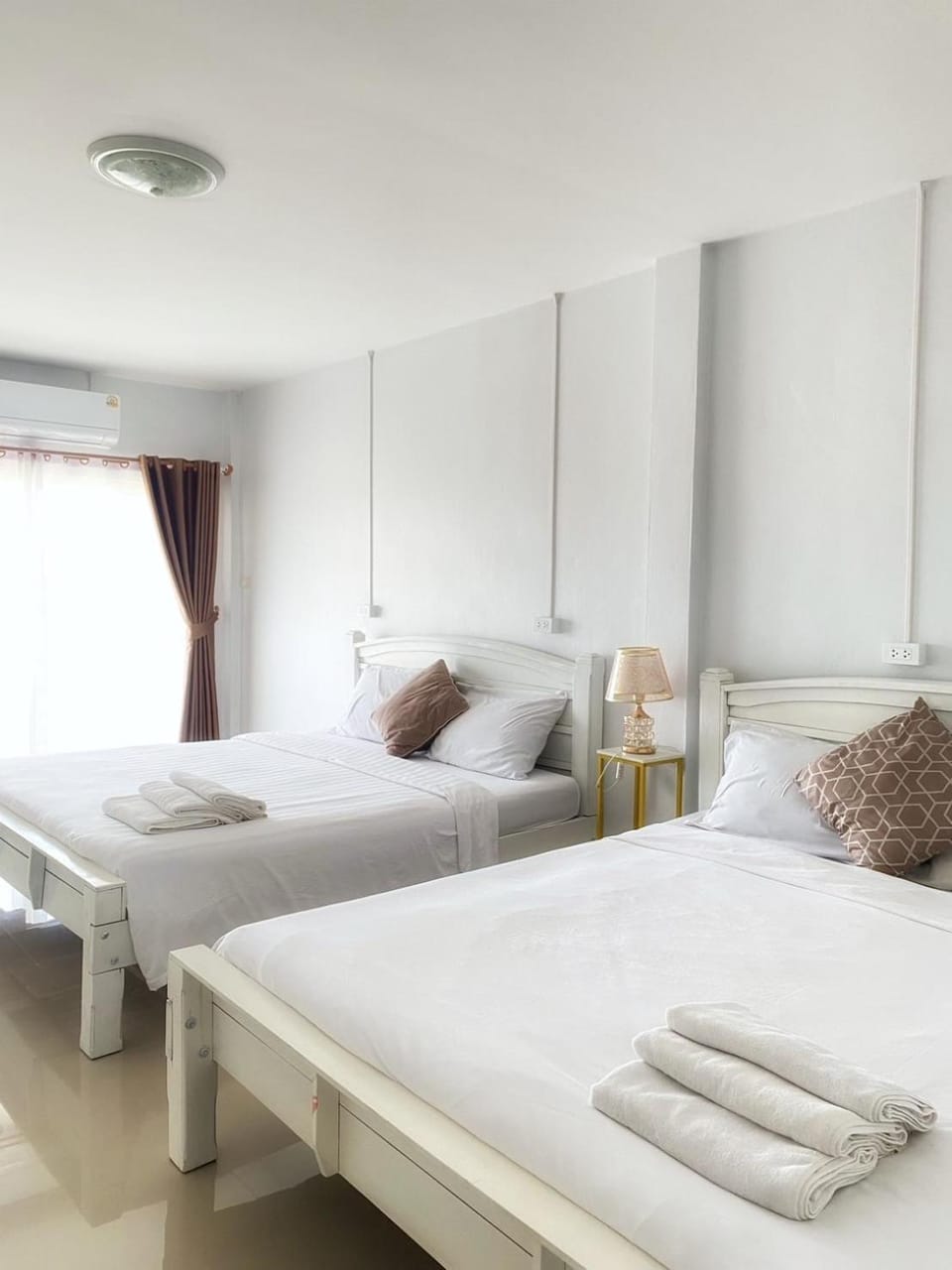 RiverFront 2 2BR 8 Pax 9 Mins to Lee Garden Free Netflix Villa in Thailand