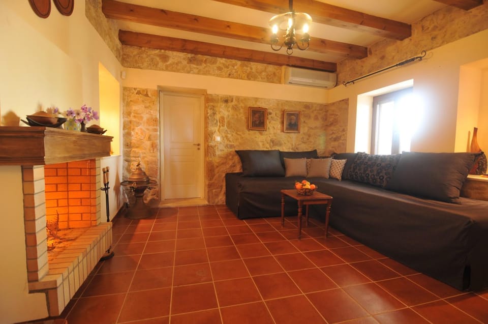 Bed, Living room