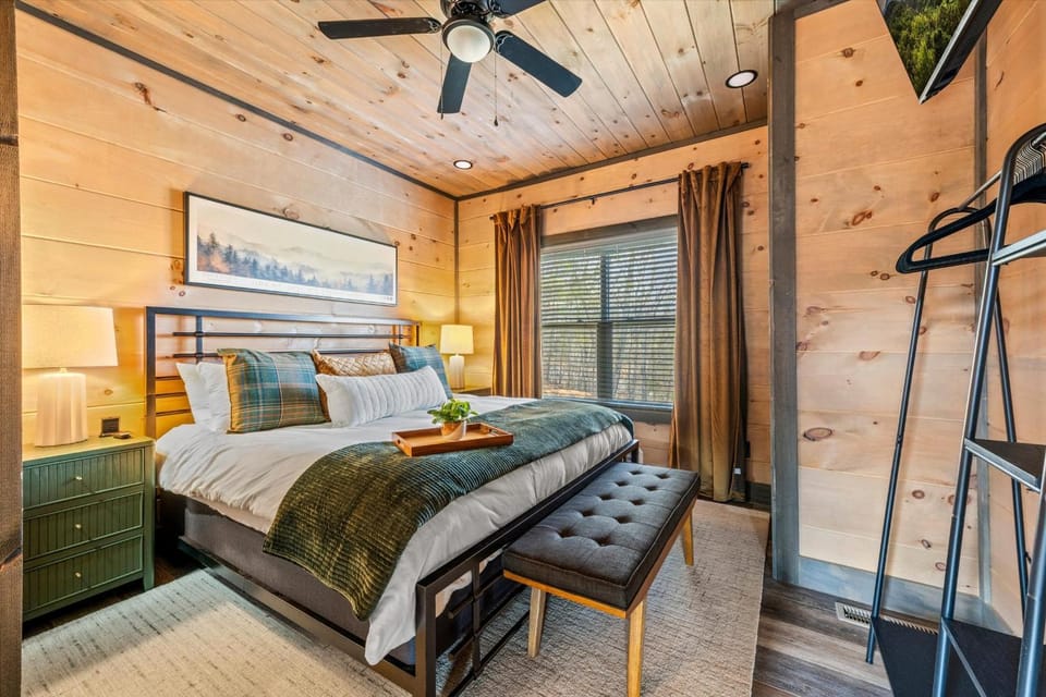 Bed, Photo of the whole room, Bedroom