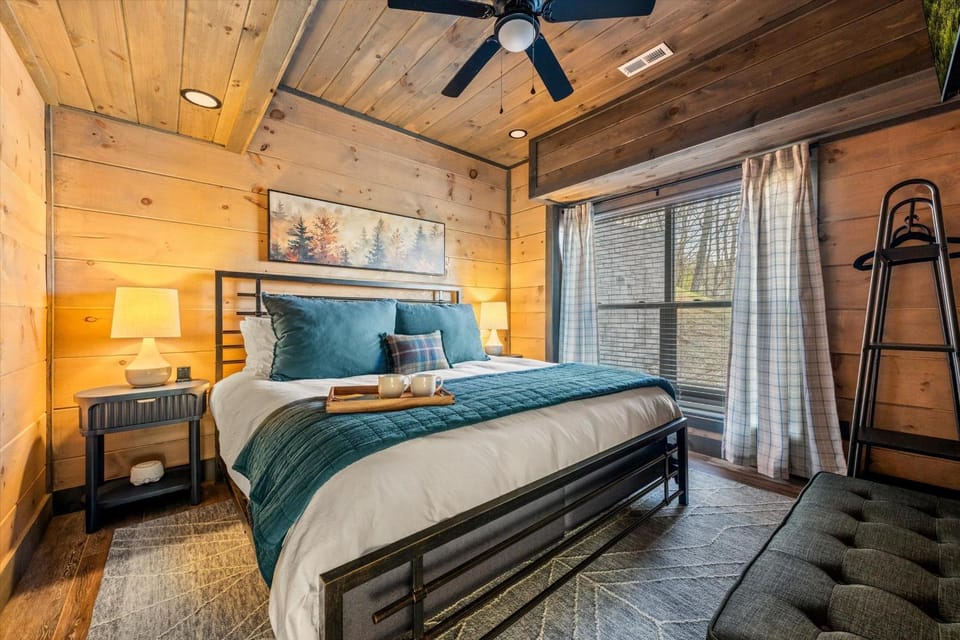 Bed, Photo of the whole room, Bedroom