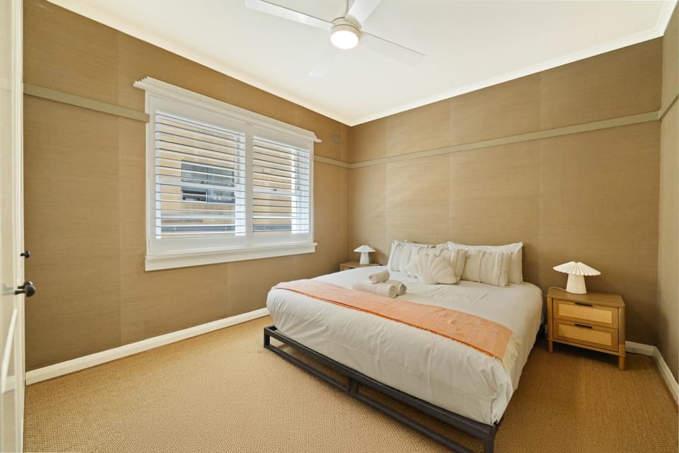 North Bondi 2BR - Beach Balcony - King & Queen - AC Apartment in Sydney