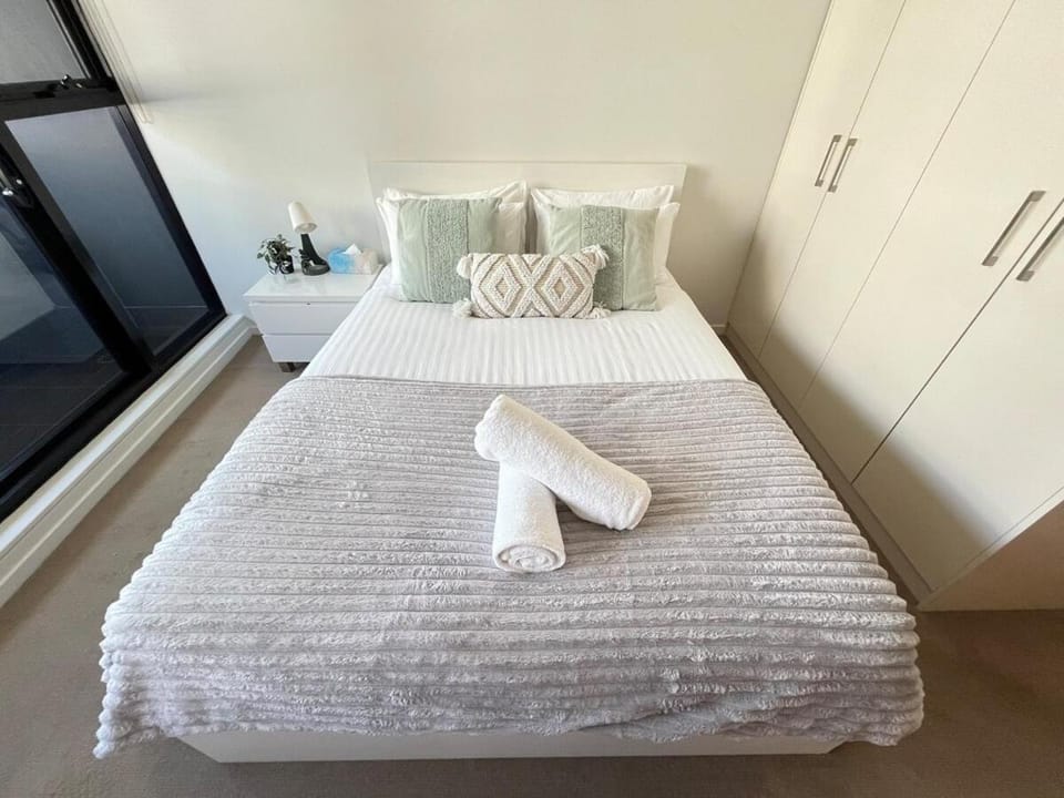 Bed, Photo of the whole room, Bedroom, towels, wardrobe