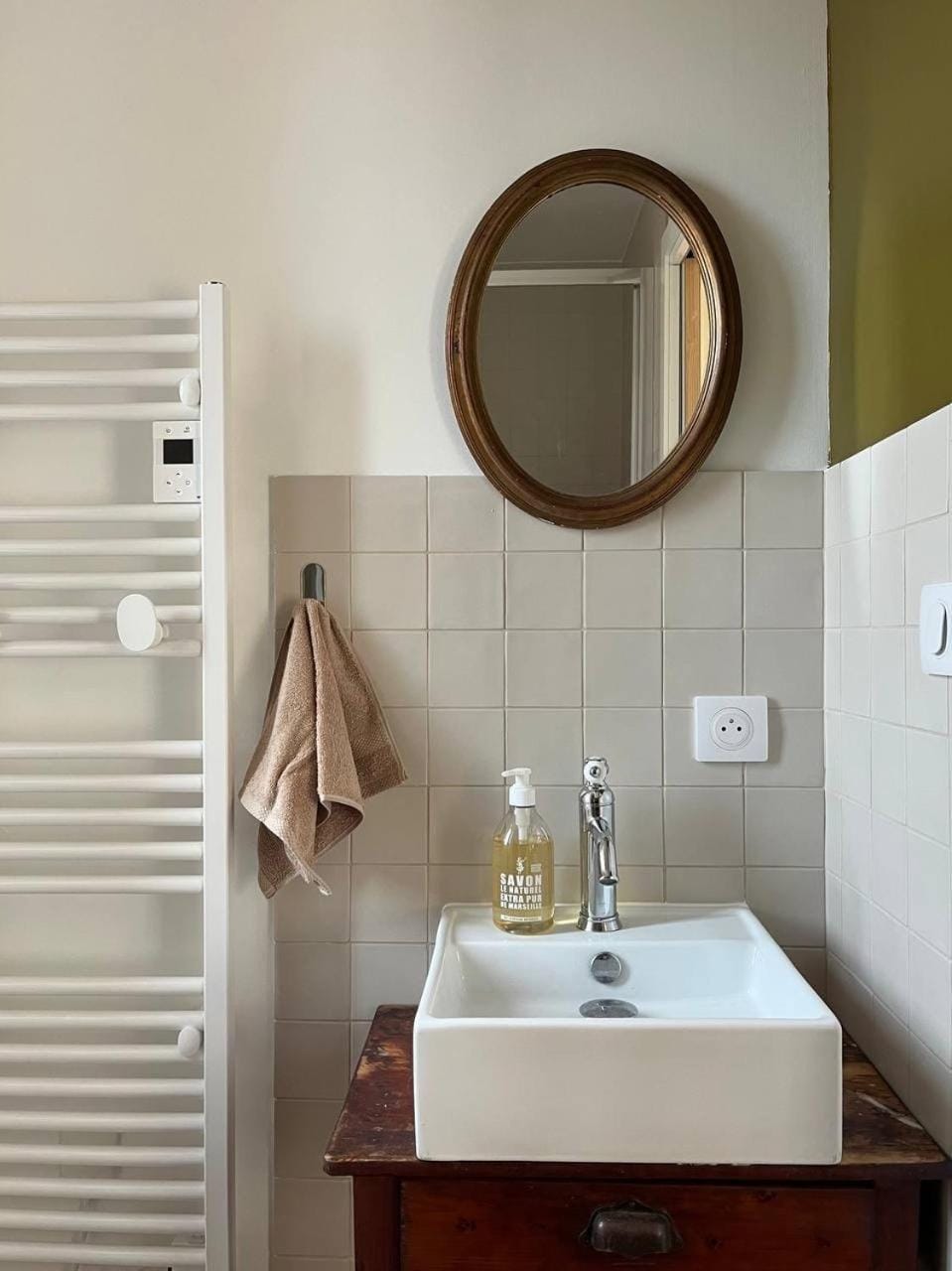 Bathroom, towels