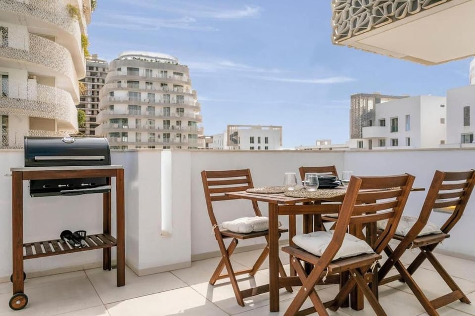 CFC, cozy 2 bedrooms apartment living room Apartment in Casablanca