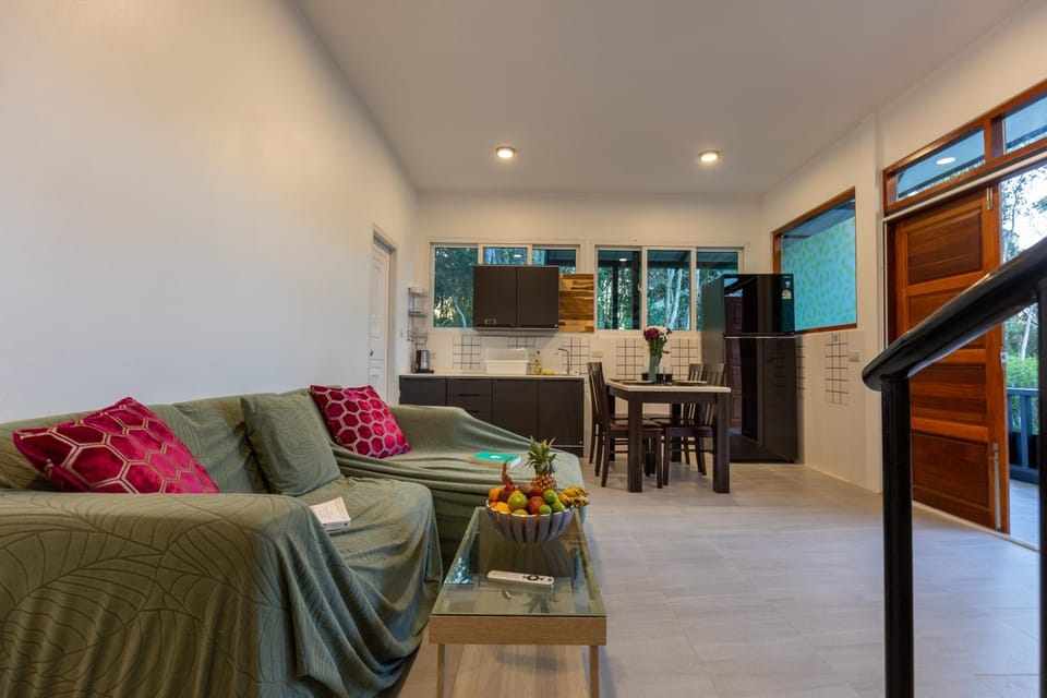 Kitchen or kitchenette, Living room, Seating area, Dining area, stove