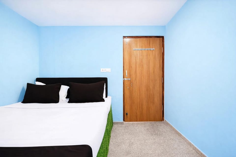 Bed, Photo of the whole room, Bedroom, wardrobe