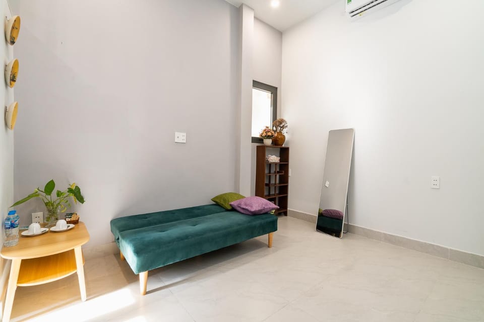 Living room, Photo of the whole room, Seating area, air conditioner