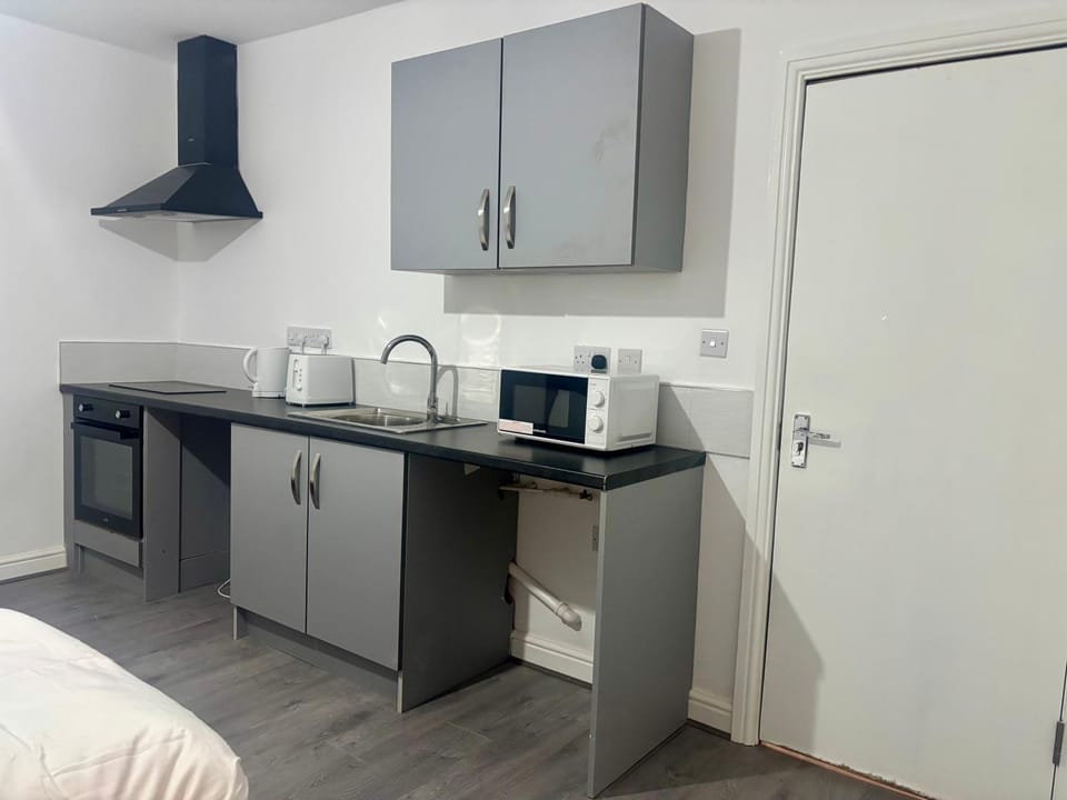 Kitchen or kitchenette, Bedroom, oven