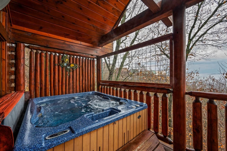 Smokies Mountain Charm Views Hot Tub Game Room House in Pigeon Forge