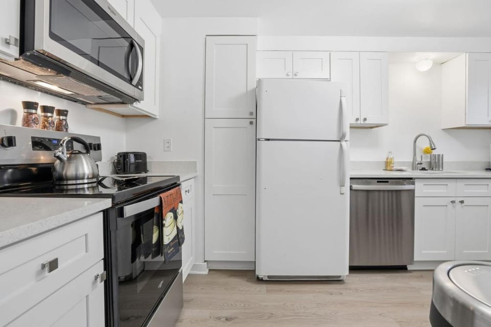 Kitchen or kitchenette, dishwasher, oven, stove