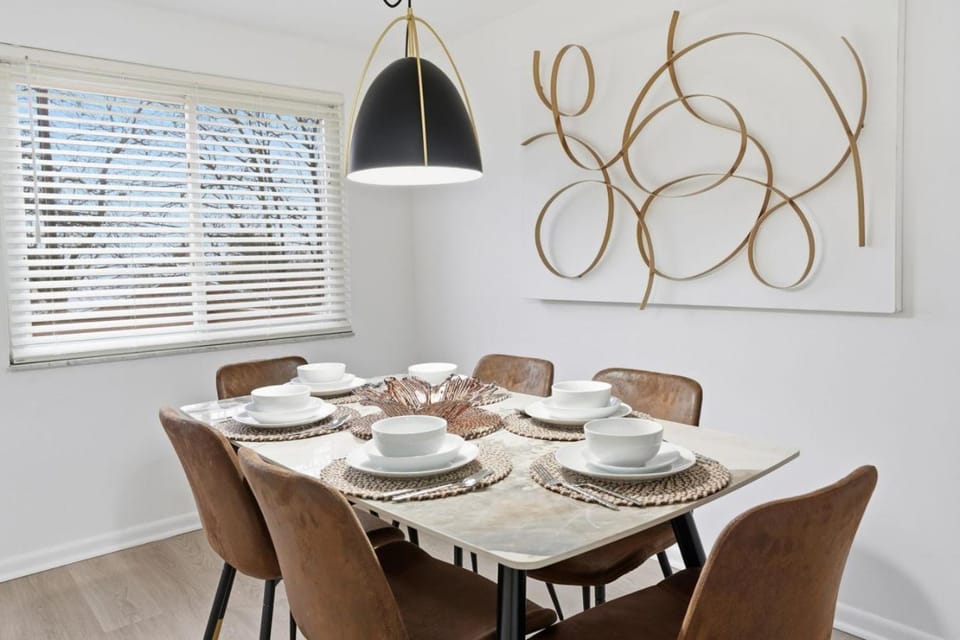 Seating area, Dining area