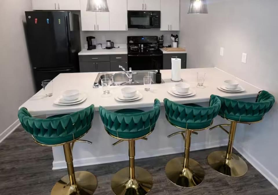Coffee/tea facilities, Kitchen or kitchenette, Dining area