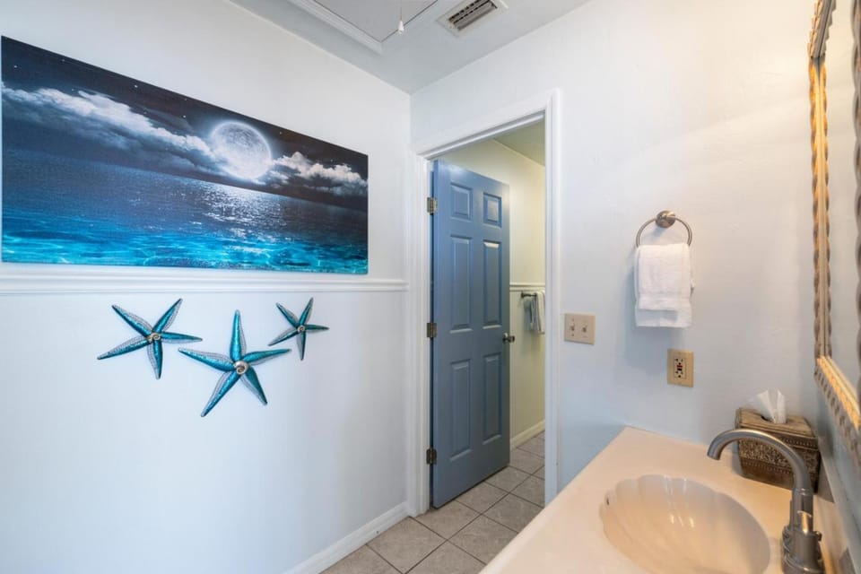 Tropical Tranquility at Harbour Master Suites Apartment in Cedar Key