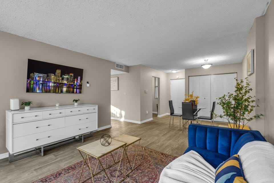 Stylish 2BR in North Miami with Free Parking Apartment in North Miami
