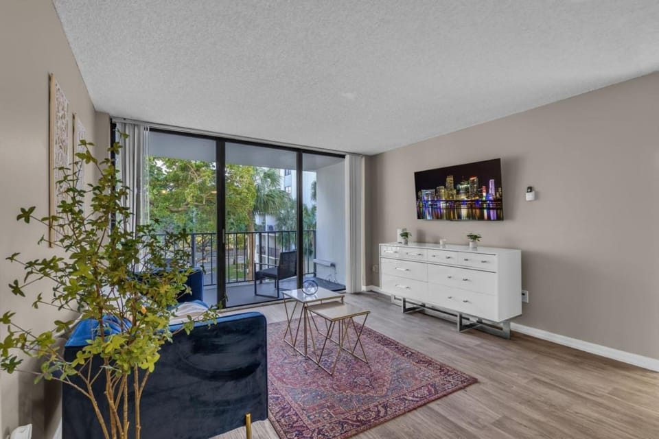 Stylish 2BR in North Miami with Free Parking Apartment in North Miami