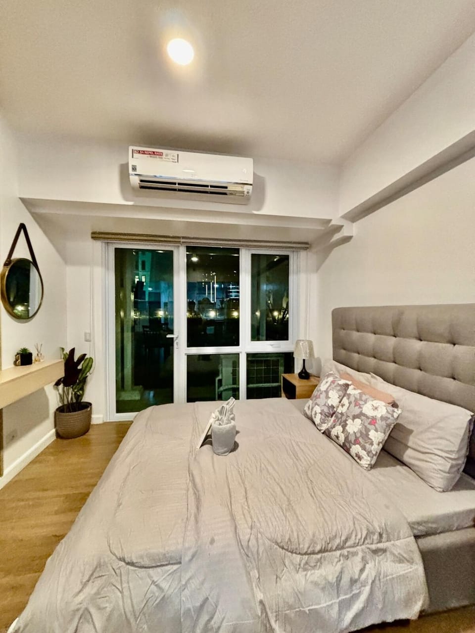 Condo In Abreeza Mall Near Pool with Balcony Apartment in Davao City
