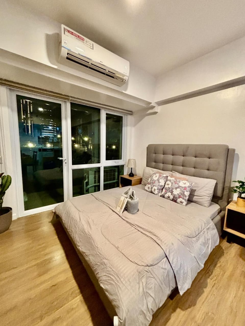 Condo In Abreeza Mall Near Pool with Balcony Apartment in Davao City