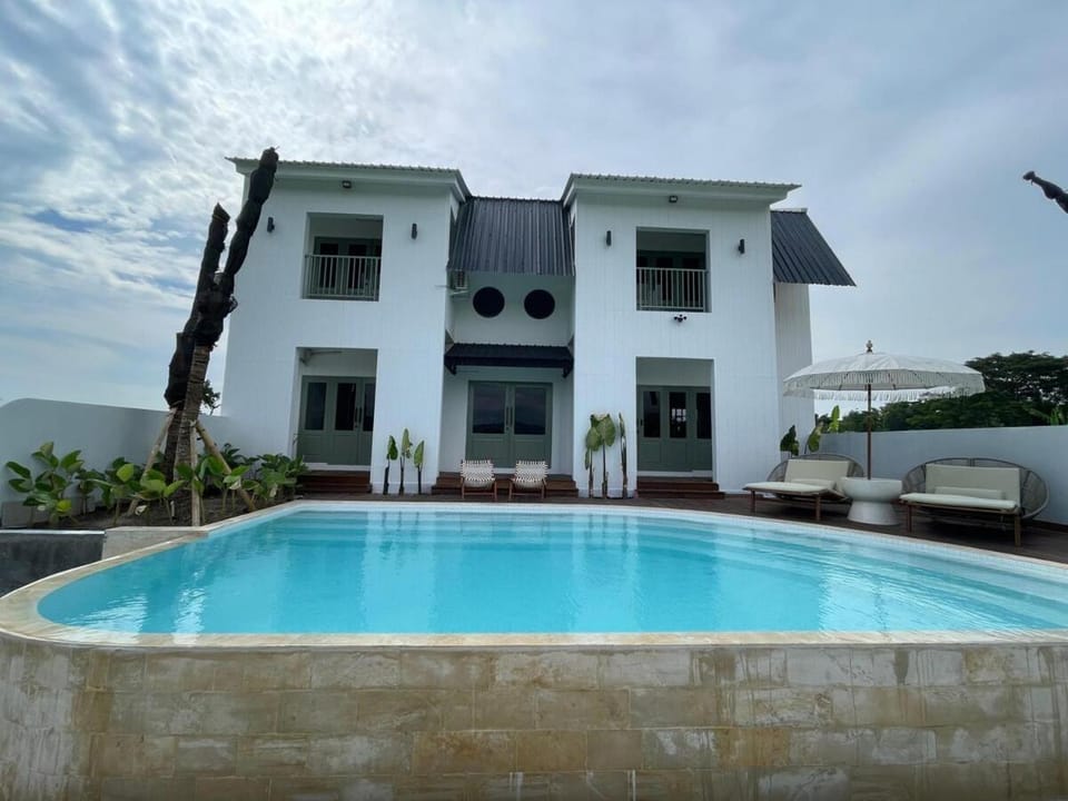 Balcony/Terrace, Swimming pool