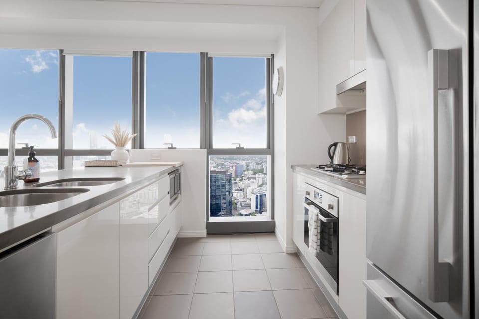 Meriton Soleil Breathtaking Views Heated Pool Gym C36 Apartment in Brisbane City