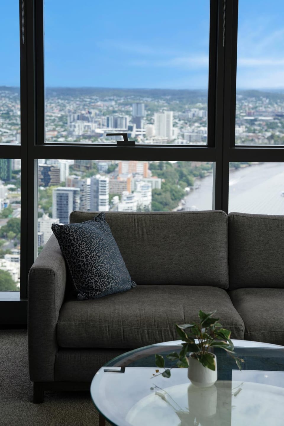 Meriton Soleil Breathtaking Views Heated Pool Gym C36 Apartment in Brisbane City