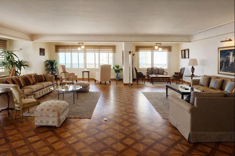Living room, Seating area