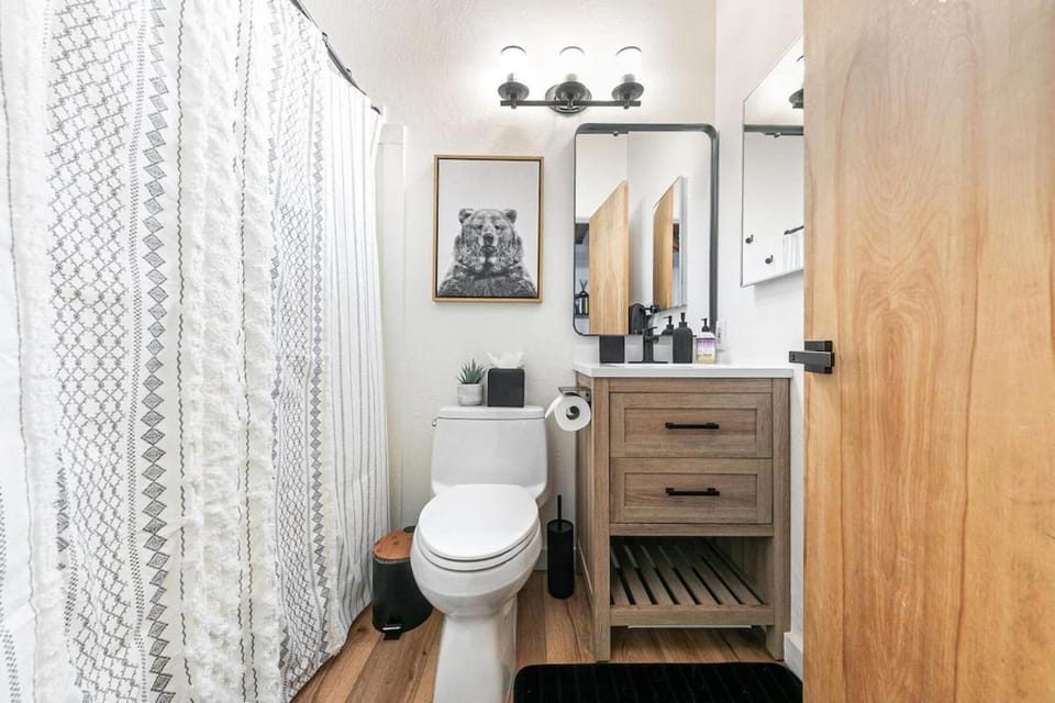 Shower, Toilet, Bathroom, Bath, towels