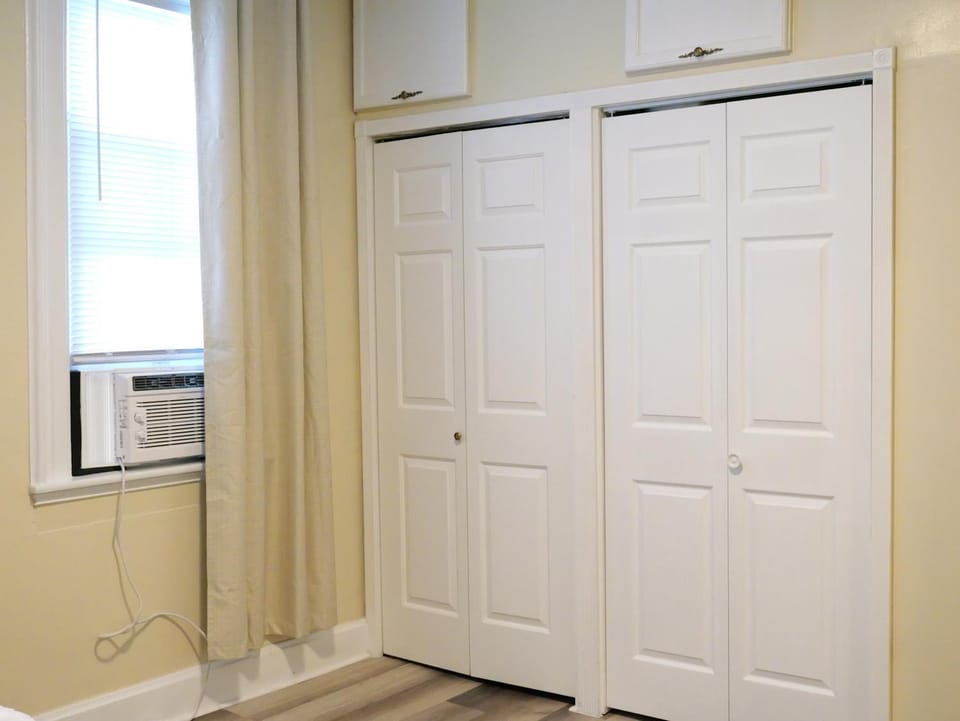 Bedroom, air conditioner