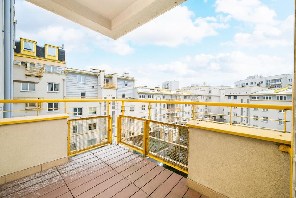 Property building, View (from property/room), Balcony/Terrace