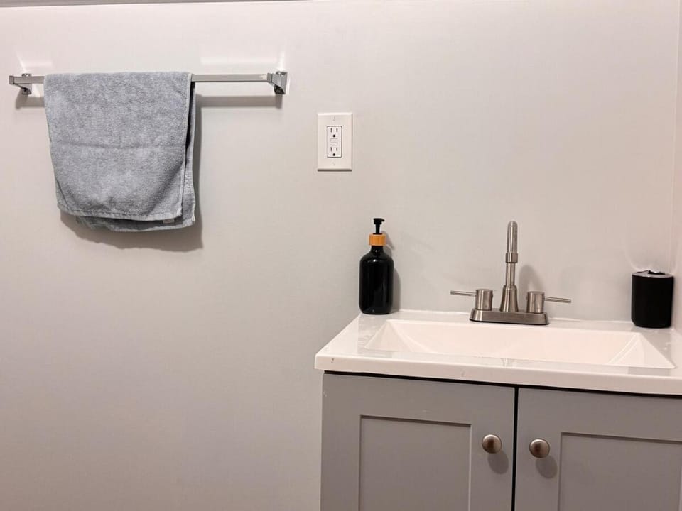 Freshly Renovated 3 Bedroom House with 4 Beds House in Kenosha