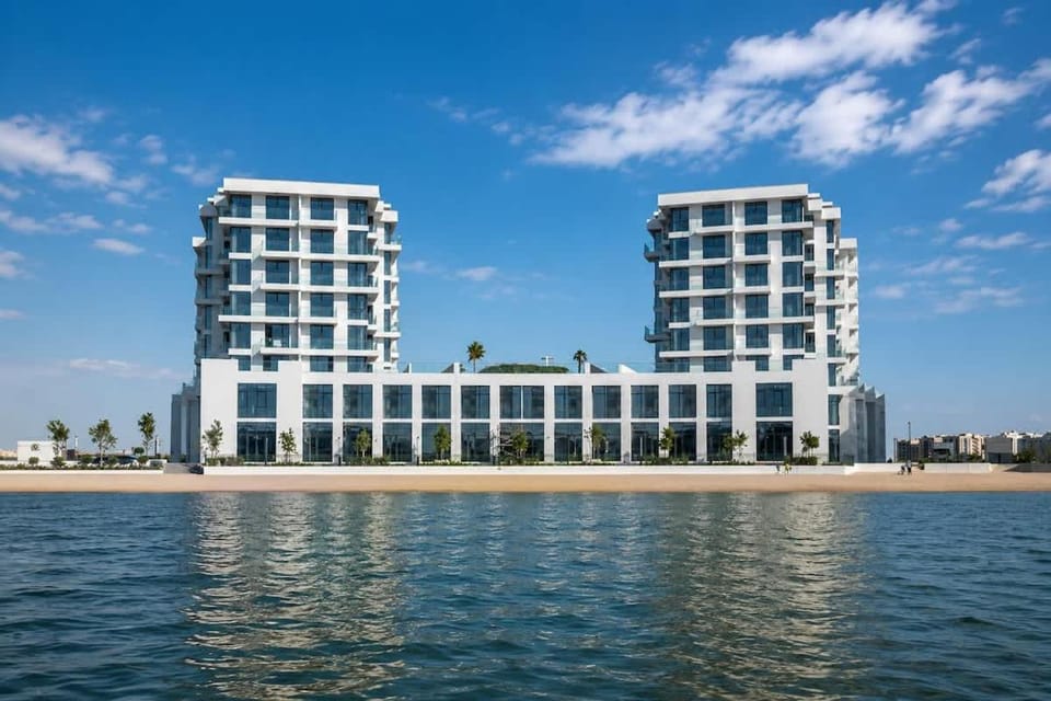 Stunning Beachfront Studio at Blue Bay Walk - Ajmal Makan Apartment in Sharjah