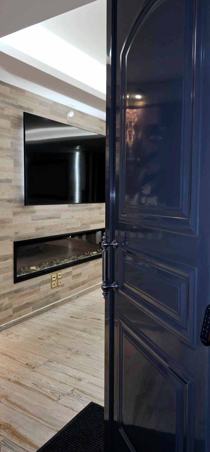 Property building, Facade/entrance, TV and multimedia, Living room, fireplace, fireplace