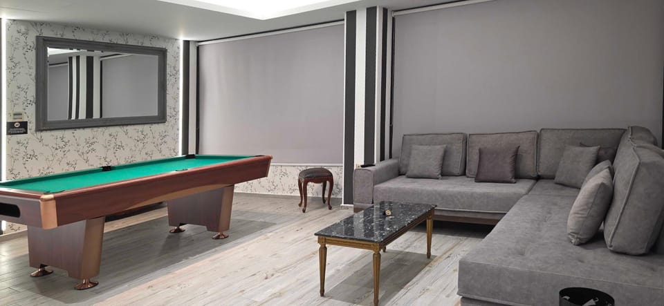 Billiard, Living room