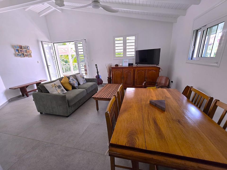 Living room, Dining area