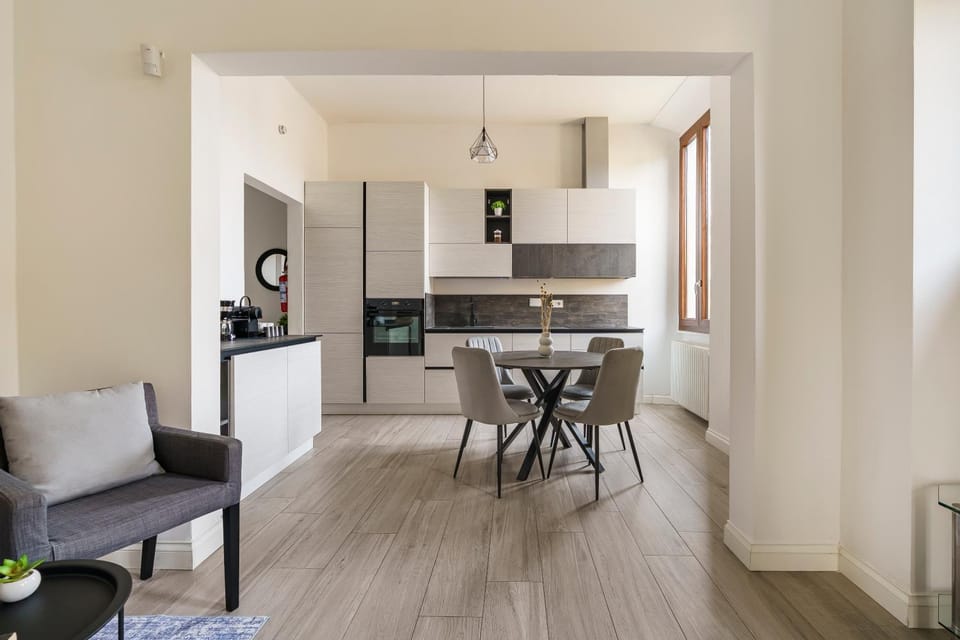 Kitchen or kitchenette, Living room, Seating area, Dining area, minibar, oven, stove
