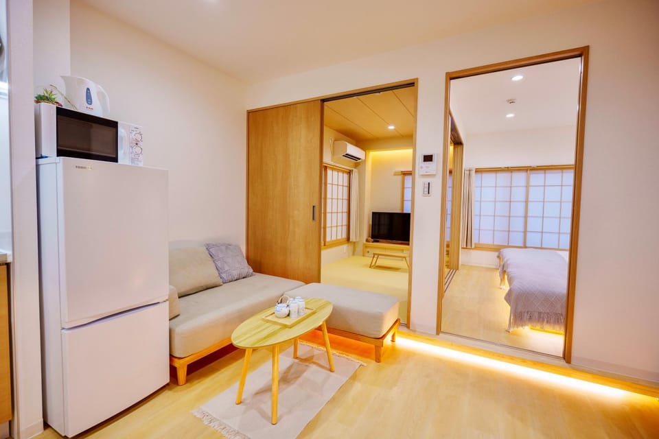 Property building, Communal lounge/ TV room, TV and multimedia, Kitchen or kitchenette, Seating area