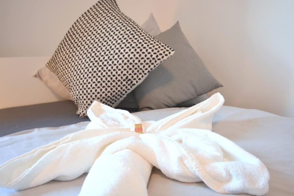 Bed, Photo of the whole room, Bedroom, towels