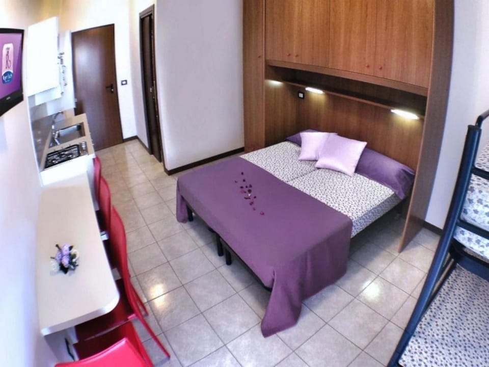 Communal lounge/ TV room, Dining area, Bedroom, kitchen