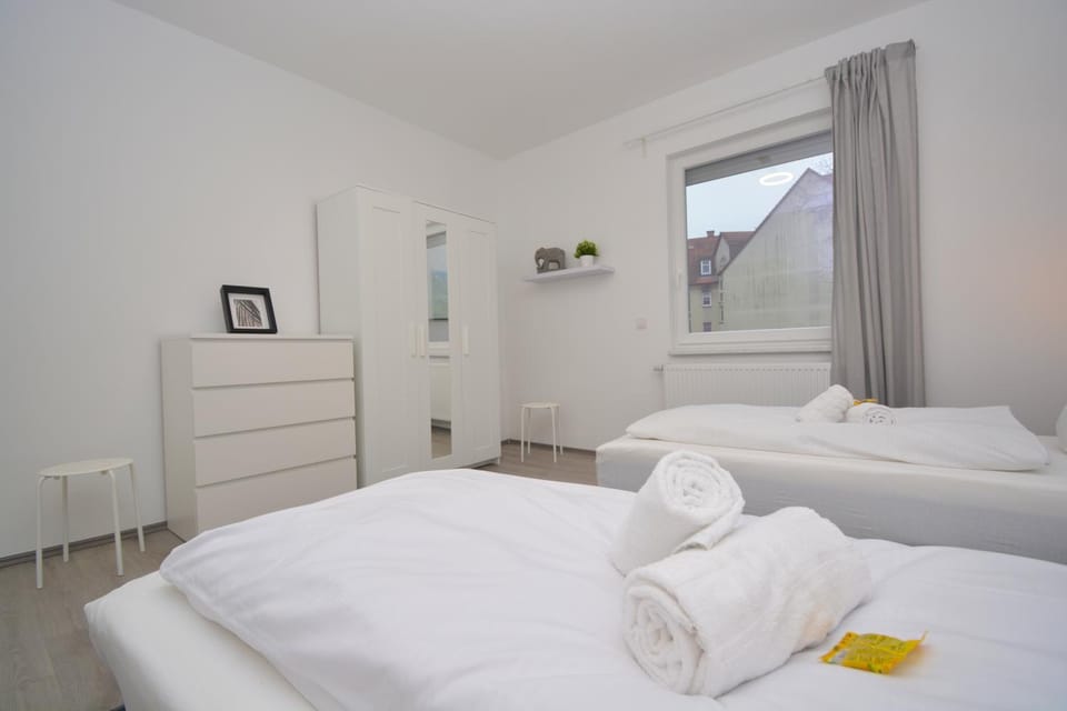 Bed, Photo of the whole room, Bedroom, towels