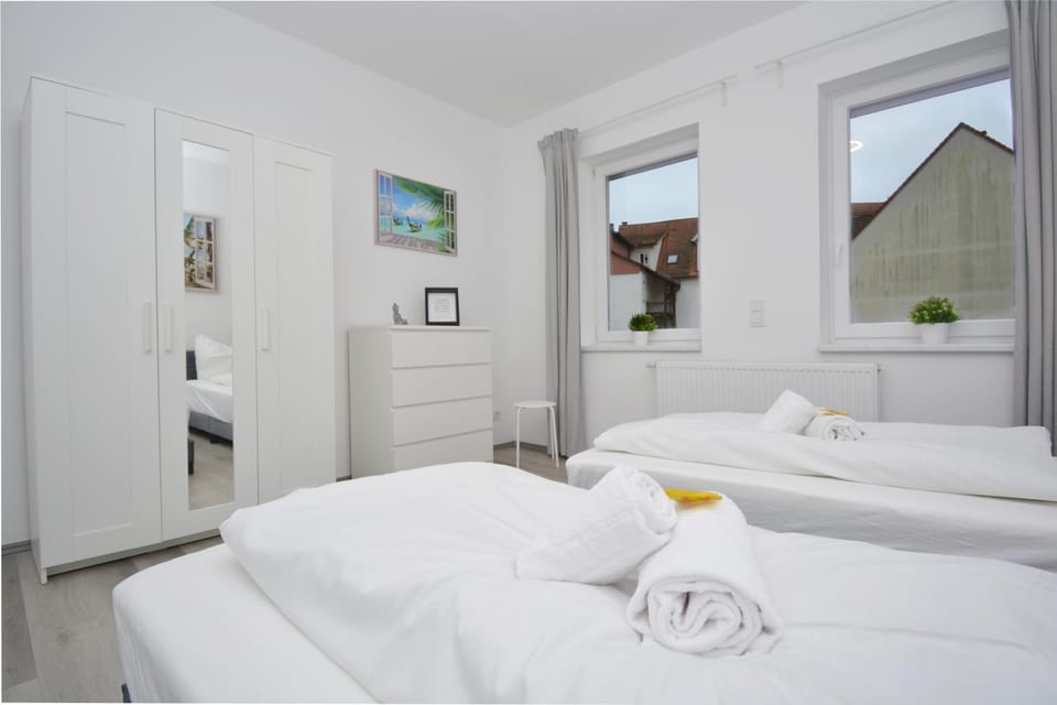 Bed, Photo of the whole room, Bedroom, towels