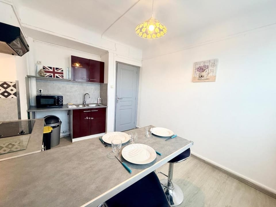 Aux Deux Ferries - Calais North Apartment in Calais