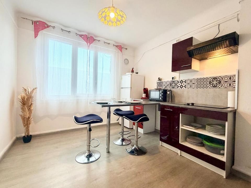 Aux Deux Ferries - Calais North Apartment in Calais