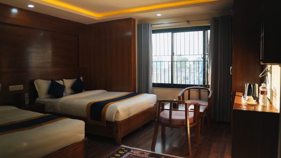 View (from property/room), Bedroom, City view, Mountain view