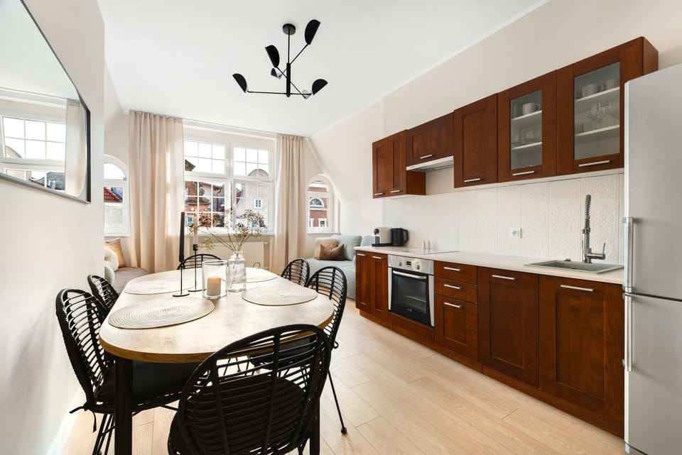 Kitchen or kitchenette, Dining area, oven, stove