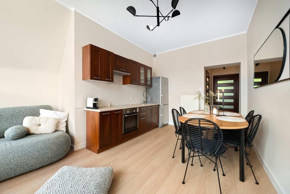 Kitchen or kitchenette, Living room, Seating area, Dining area, stove