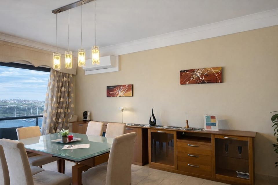 Breathtaking Valletta Harbour View - Exclusive Apartment in Sliema