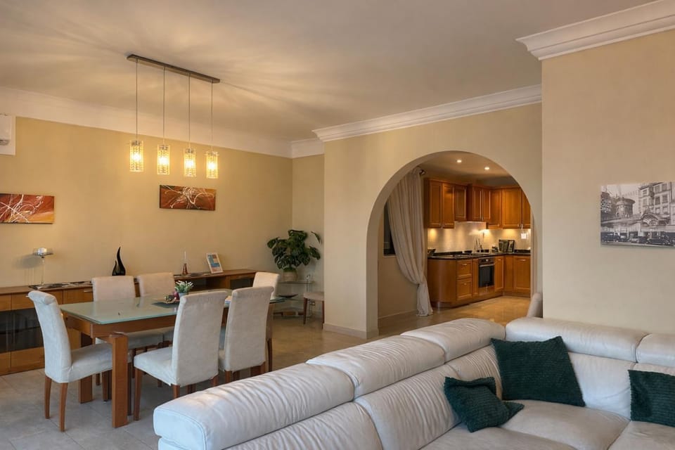 Breathtaking Valletta Harbour View - Exclusive Apartment in Sliema